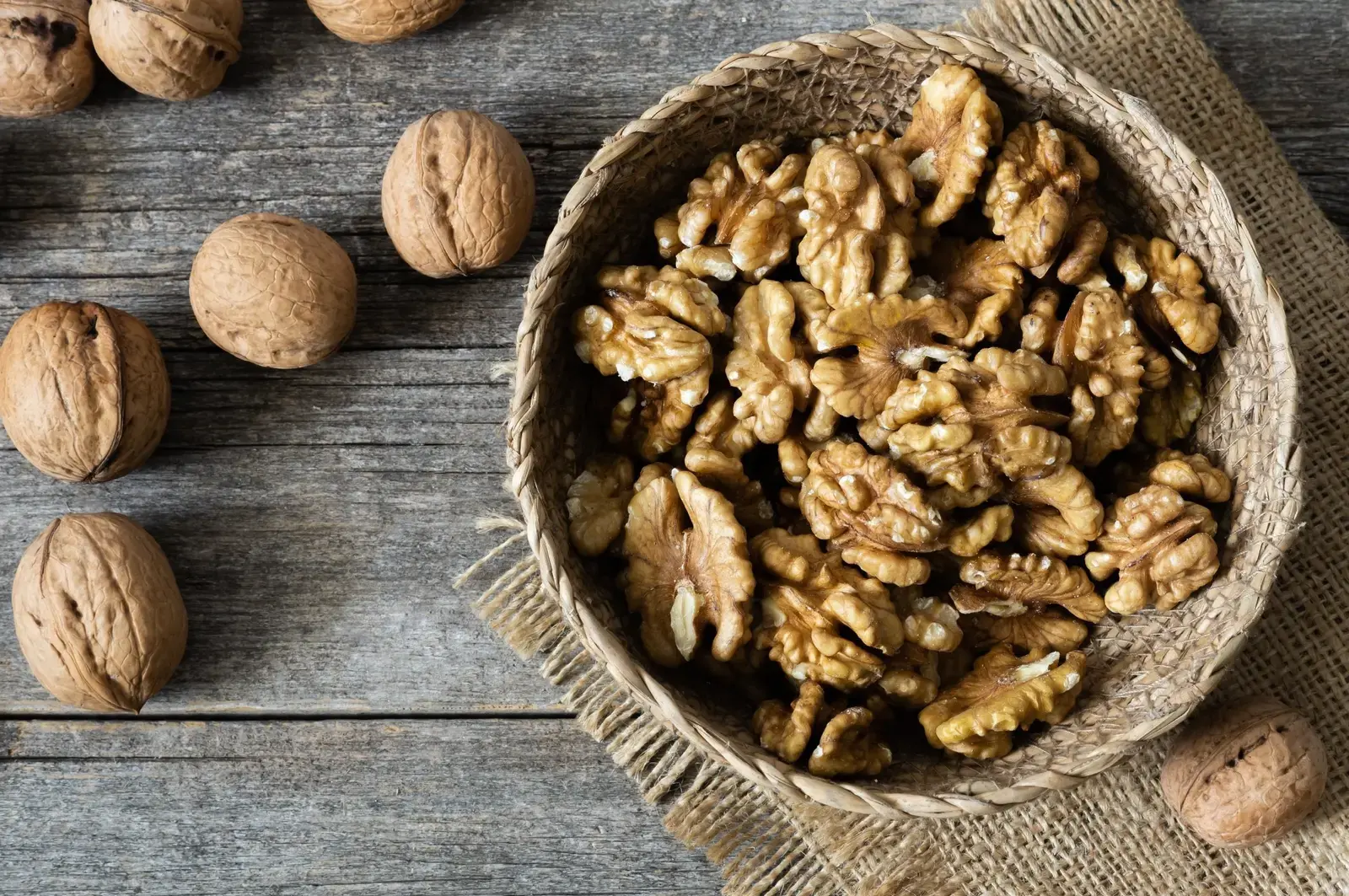 Daily Walnut Consumption Linked to Mood Improvement in Young Adults