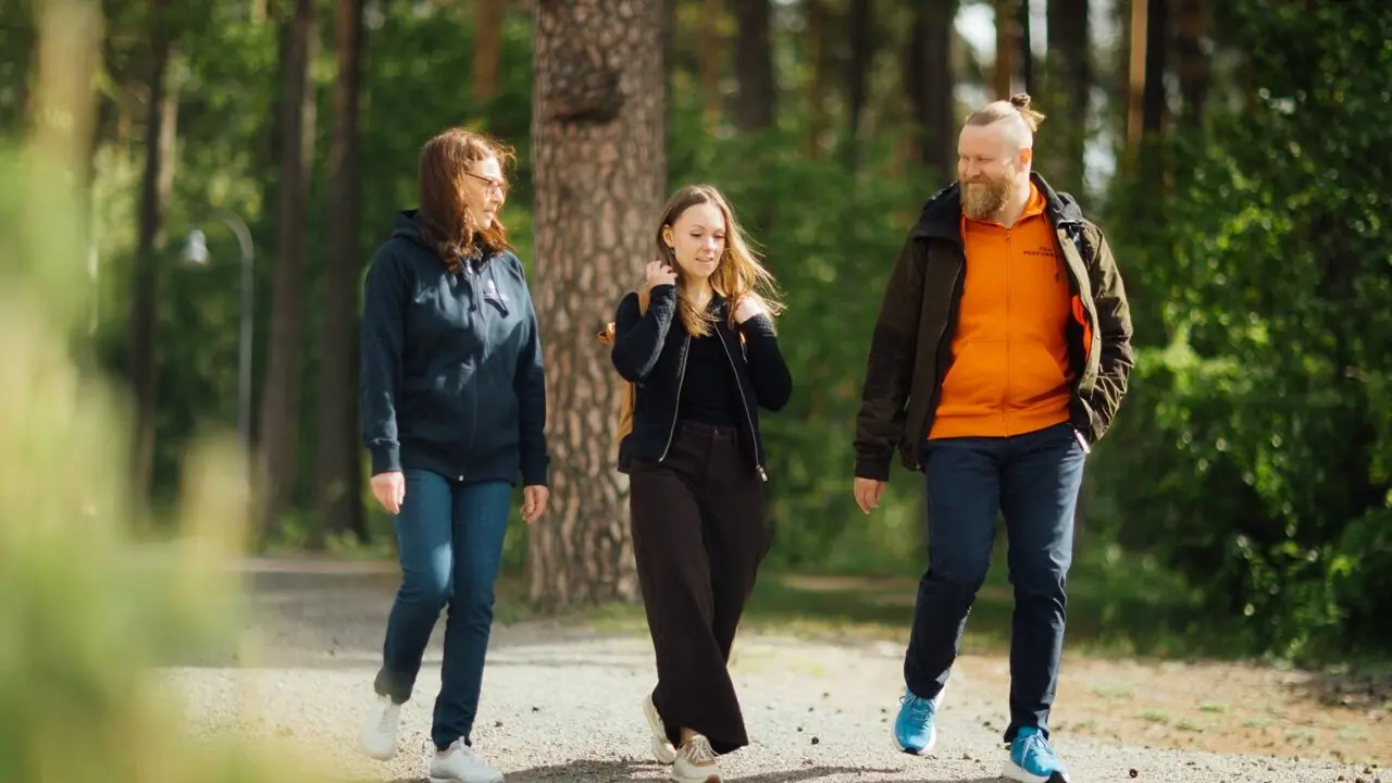 Living environment and lifestyle factors may accelerate biological aging in early adulthood